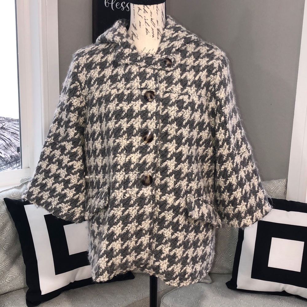 Women's Houndstooth Jacket - Gray and White